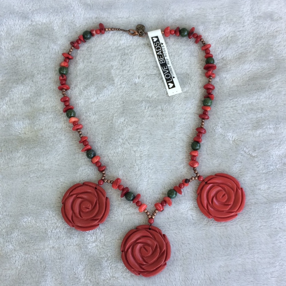 Three Red Roses necklace - Picture 1 of 3